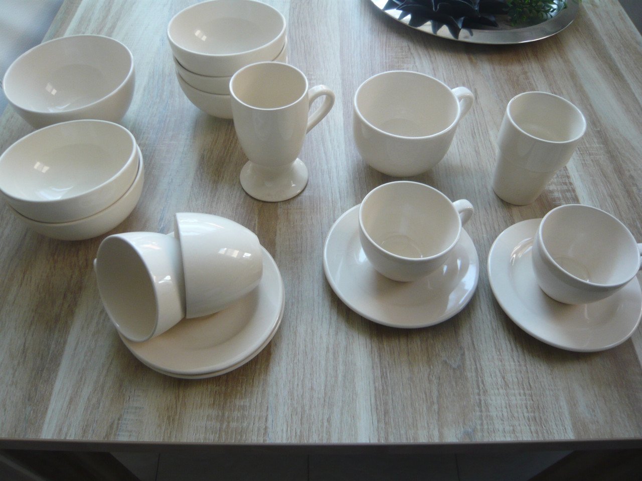 Doos vol Servies  / kop en schotels
