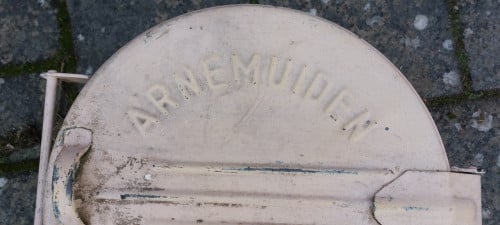 Zinken oude Vuilnisbak Arnemuiden