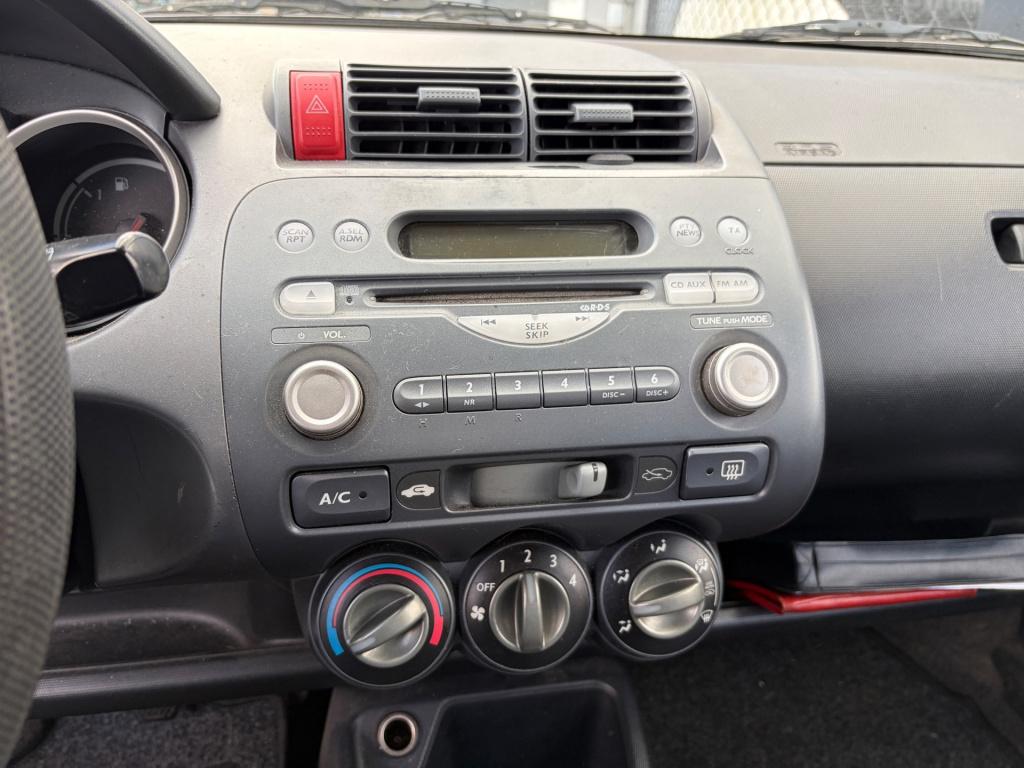Honda Jazz 1.4 s/inruilkoopje/ rijdt goed/zo mee/