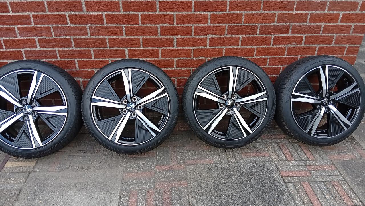 Originele Peugeot 308/Astra-L 18 inch exclusieve winterset