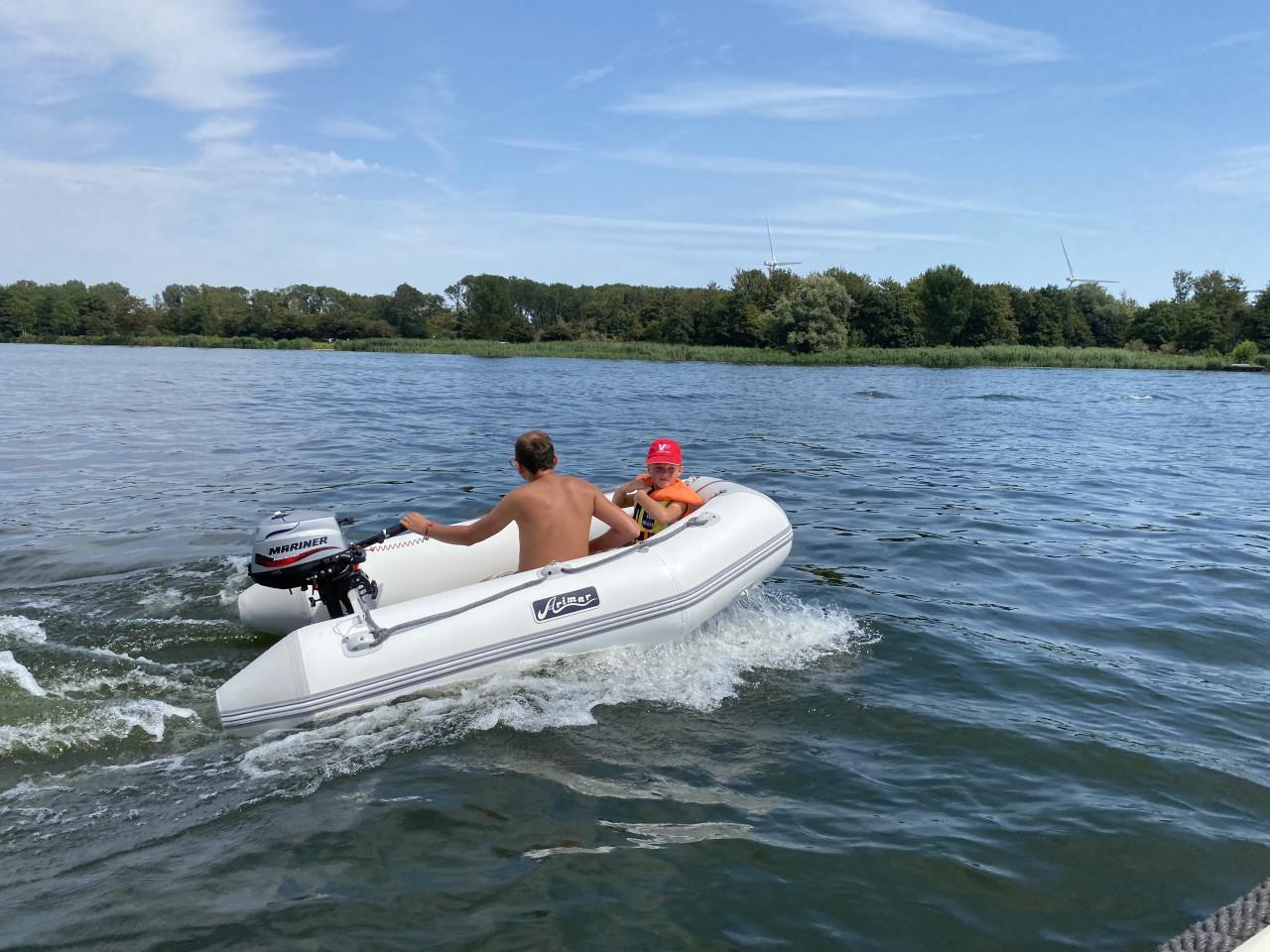 Opblaas-/opvouwbare rubberboot +/- 210cm met Yamaha 4 pk