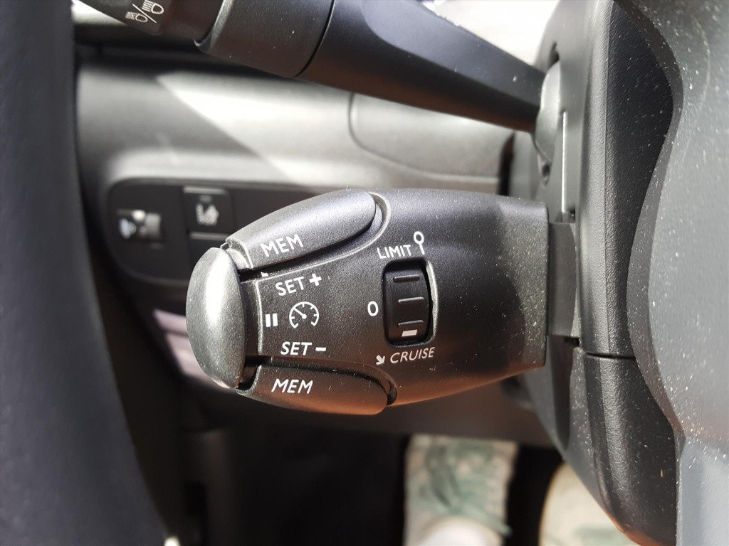 Citroen C3 1.2 puretech 82pk s&s feel navigatie | trekhaak | cruise & clima