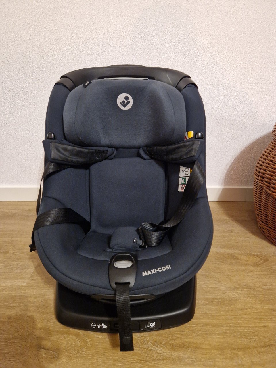 Maxi Cosi Axxisfix I-size 2024. Draaibare autostoel.