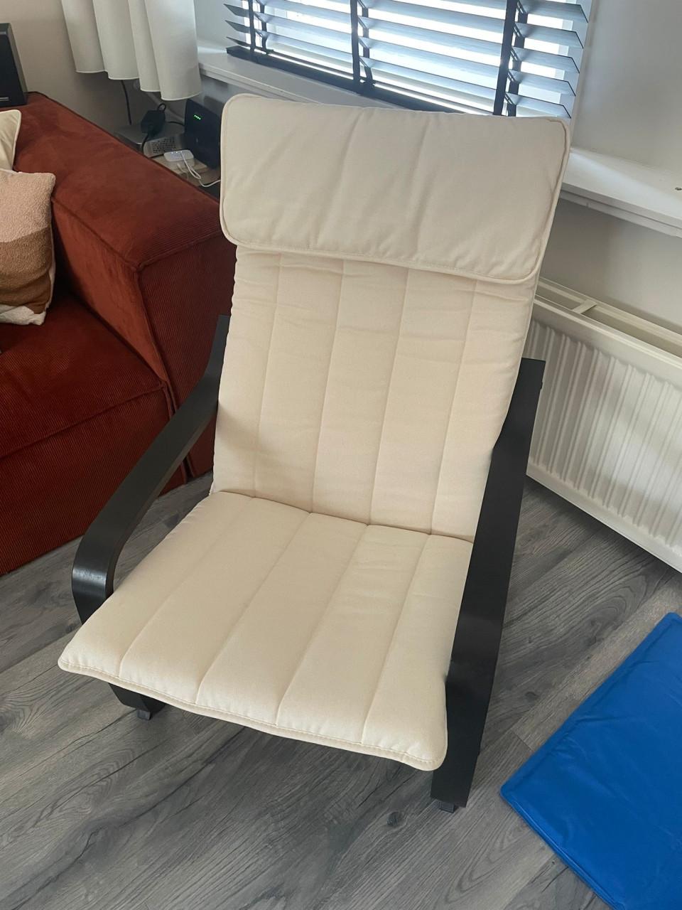 Ikea poang fauteuil met voetenbankje en 2 kussensets geel en beige