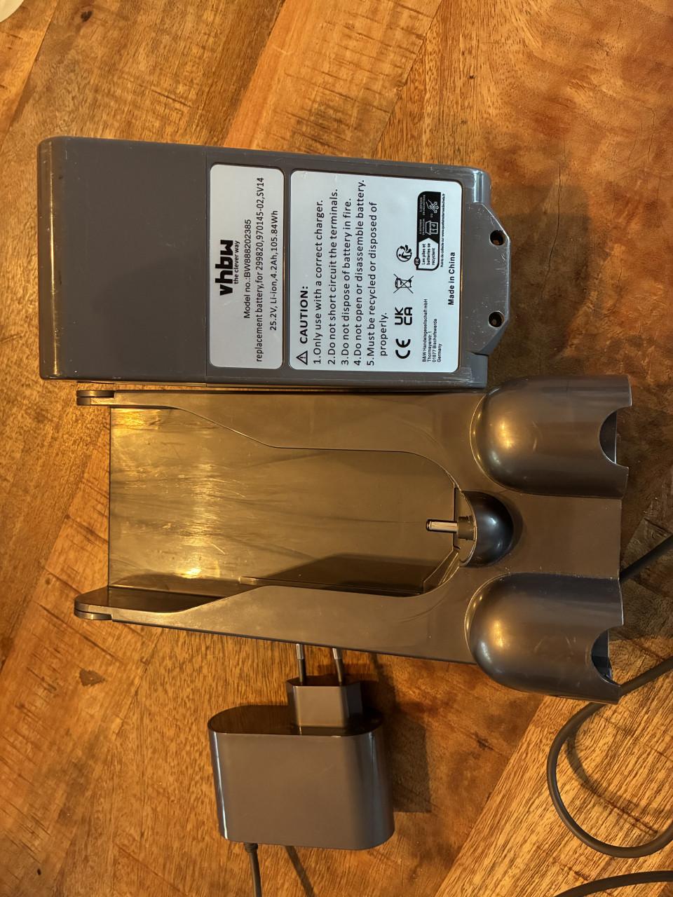 Dyson accu, wandhouder en oplader
