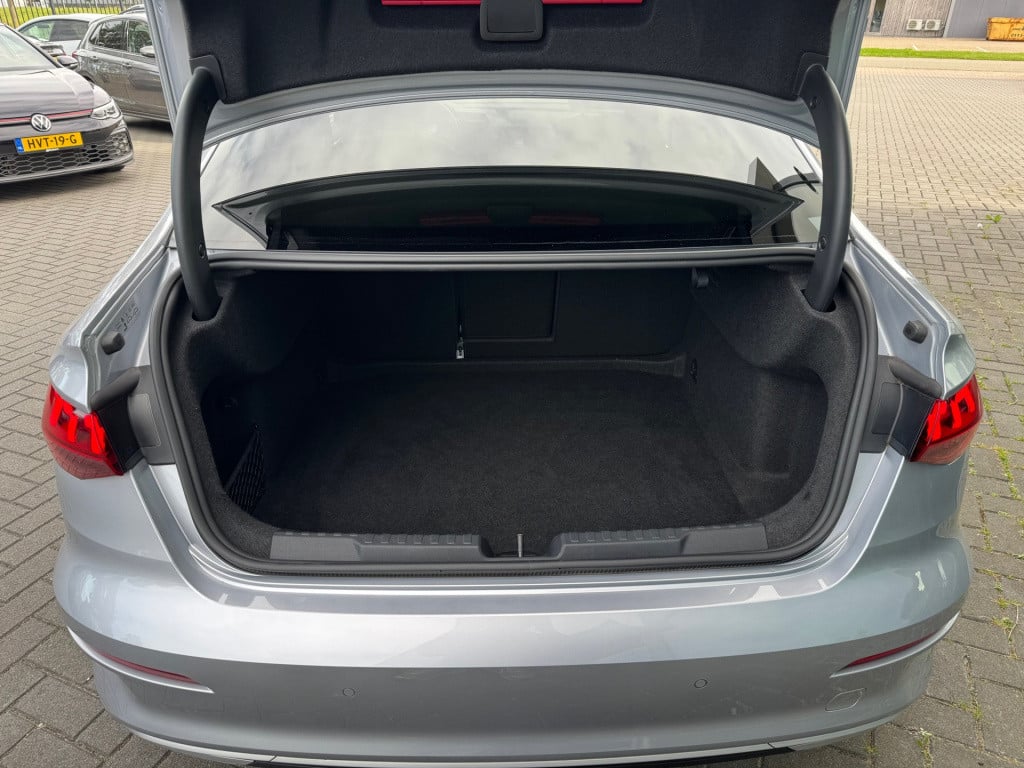 Audi A3 limousine 35 tfsi * matrix led * leer * panoramadak * trekhaak