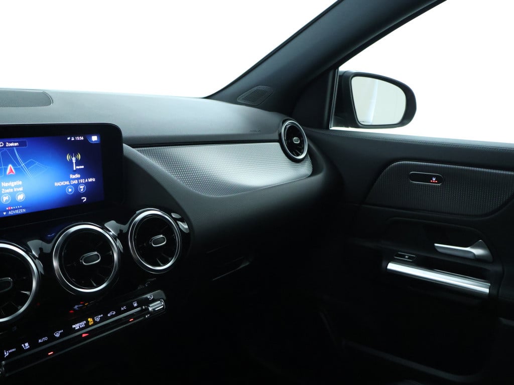 Mercedes-Benz Gla-klasse 250 e business solution luxury line apple carplay 