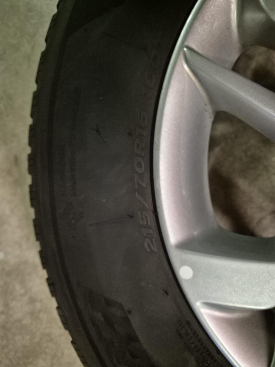 Winterbanden op lichtmetalen velg Hyundai 215/70 R16