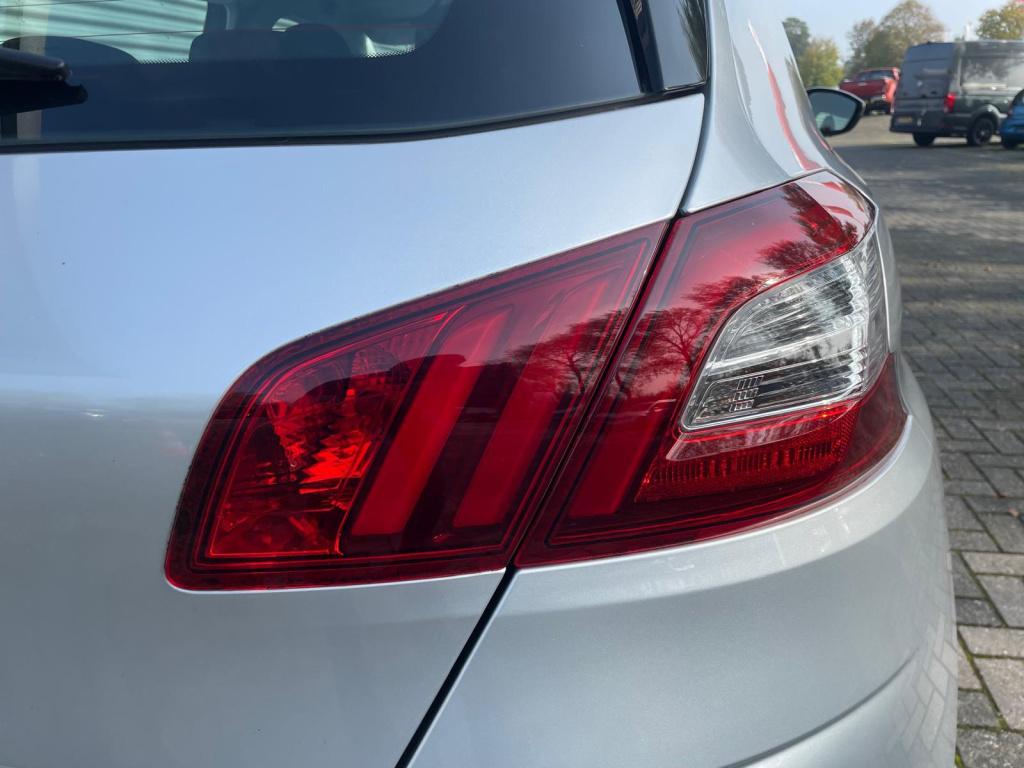 Peugeot 308 1.2 puretech blue lease premium