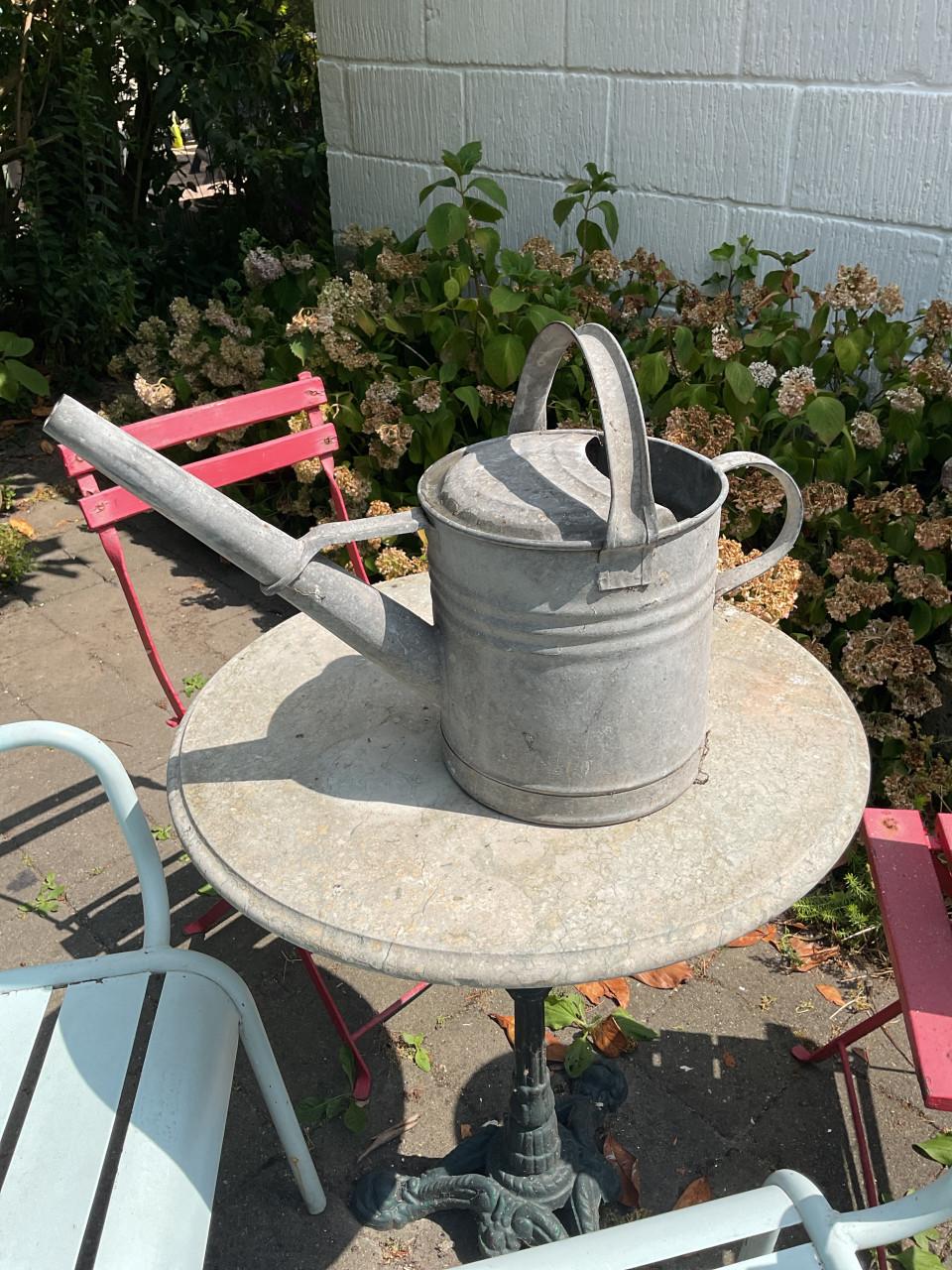 Oude zinken gieters ( waterdicht )