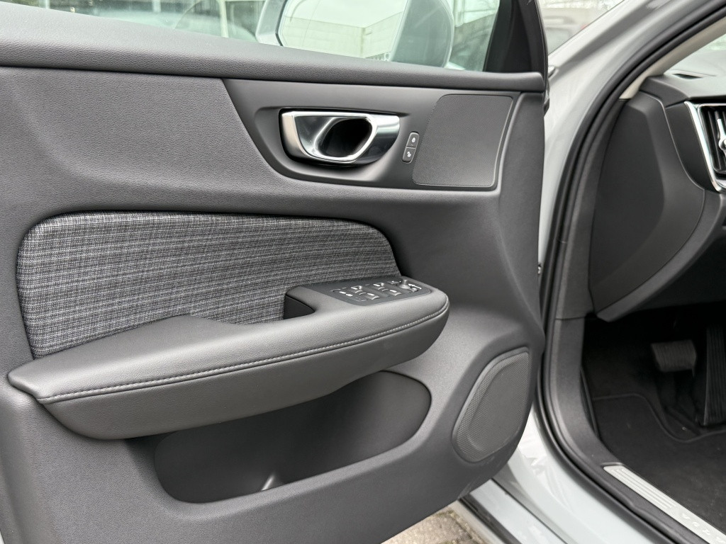Volvo V60 b3 aut7 163pk essential ed| adap.cruise| camera| stoel.verw
