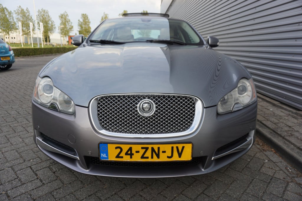 Jaguar XF 4.2 v8 premium luxury automaat - climate / navi / leder / pano / 