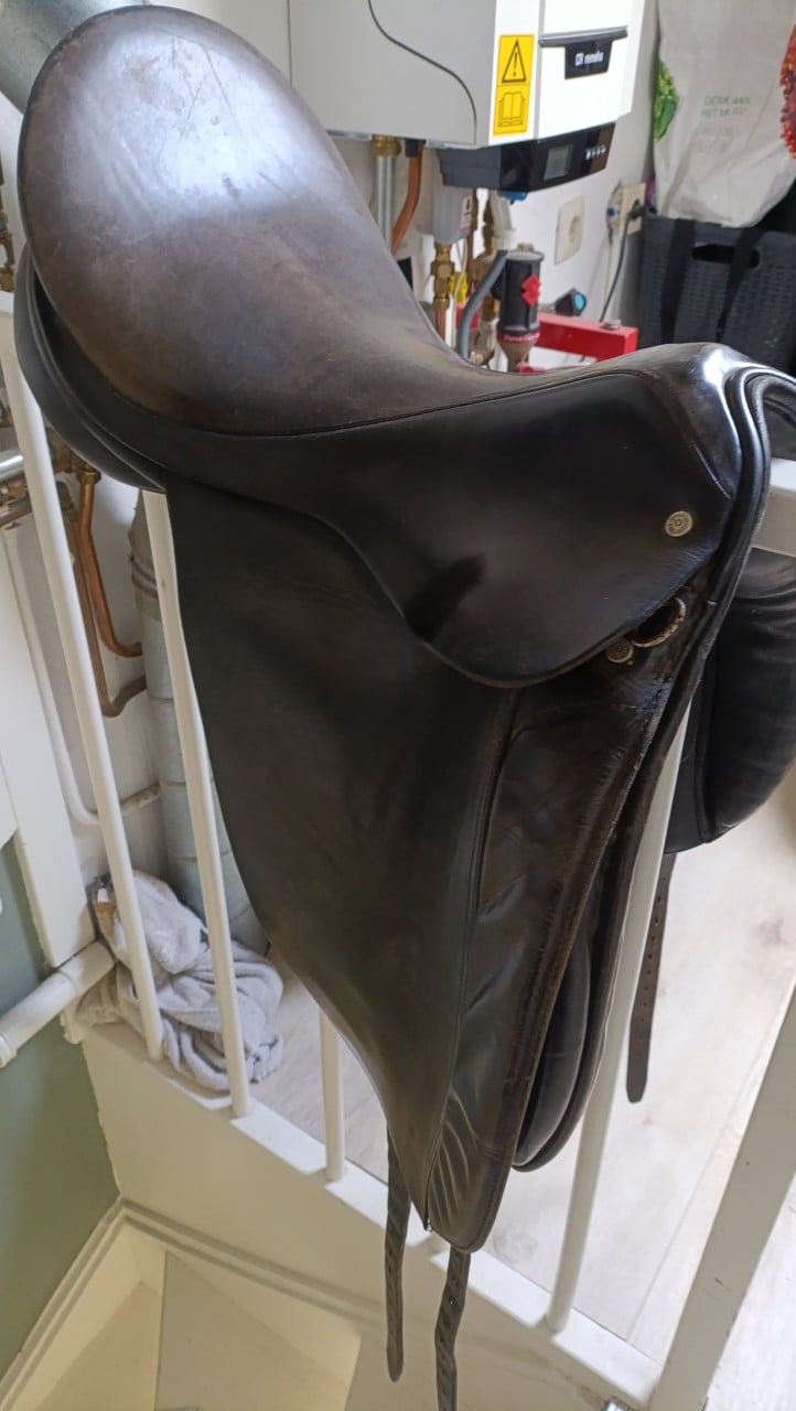 Spalding dressuur zadel 17.5 inch