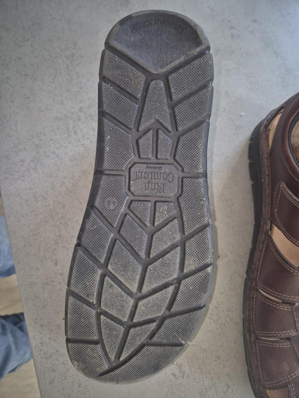 Gloednieuwe sandalen maat 44