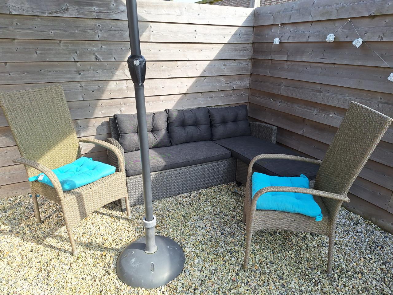 Loungeset,  parasol met houder, 2 stoelen