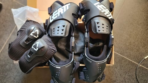 LEATT X-frame Hybrid knie braces