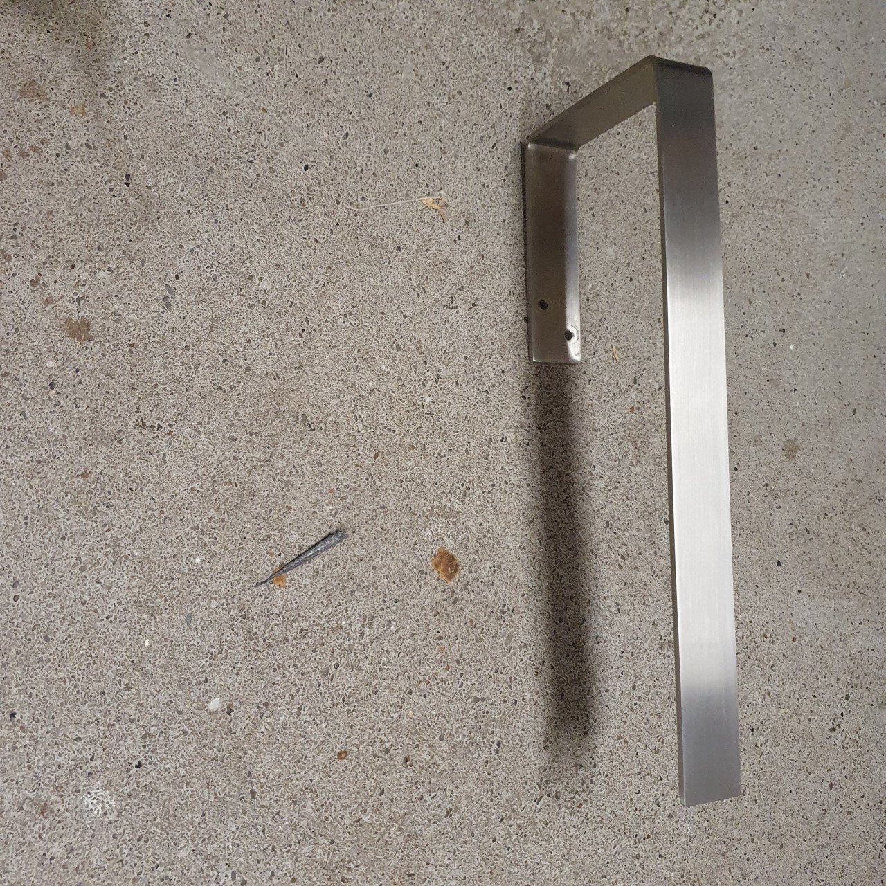 Verticale design radiator en handdoekbeugel