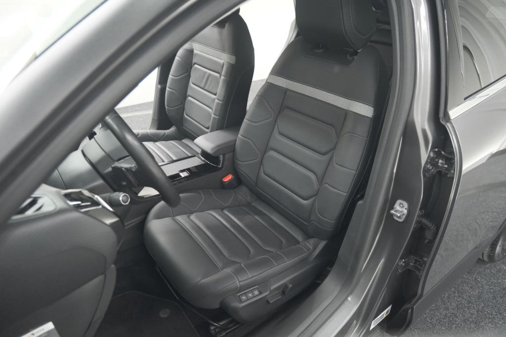 Citroen C4 puretech 130 eat8 shine | camera | dodehoekdetectie | head-up di