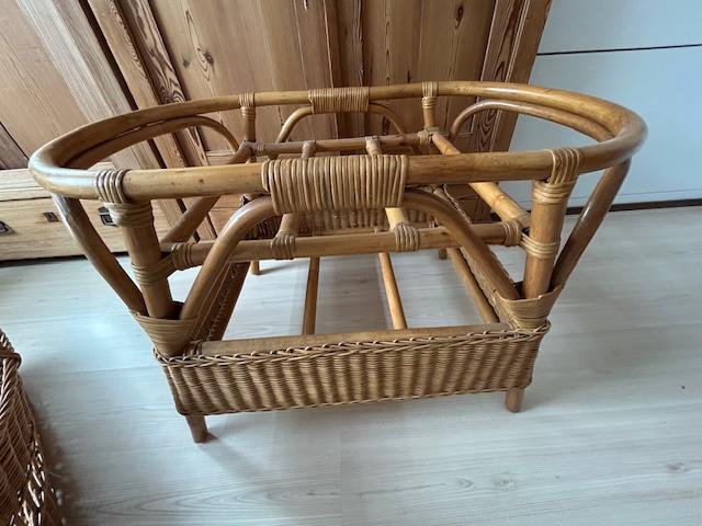 Mooie grote rieten / rotan baby wieg,