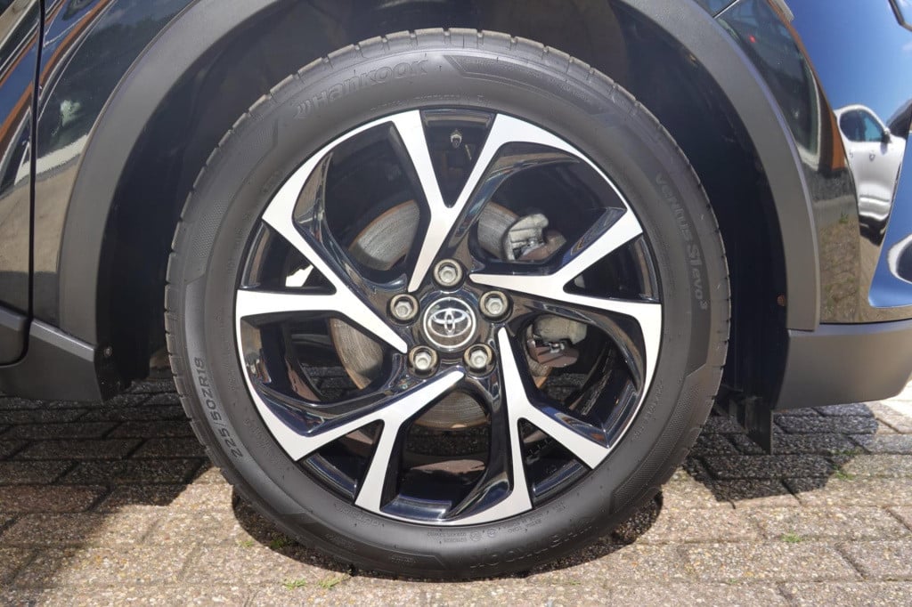 Toyota C-hr 1.8 hybrid adventure