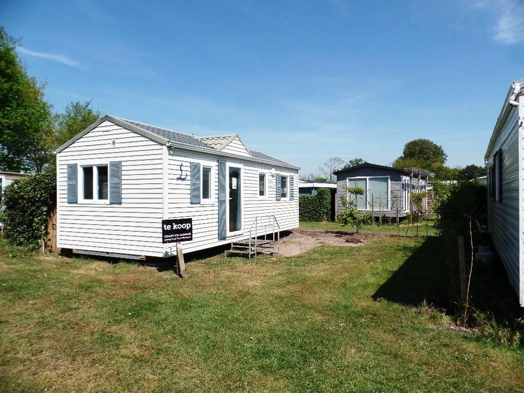 Keurig chalet op kleine camping nabij Noordzee en Grevelingenmeer te koop