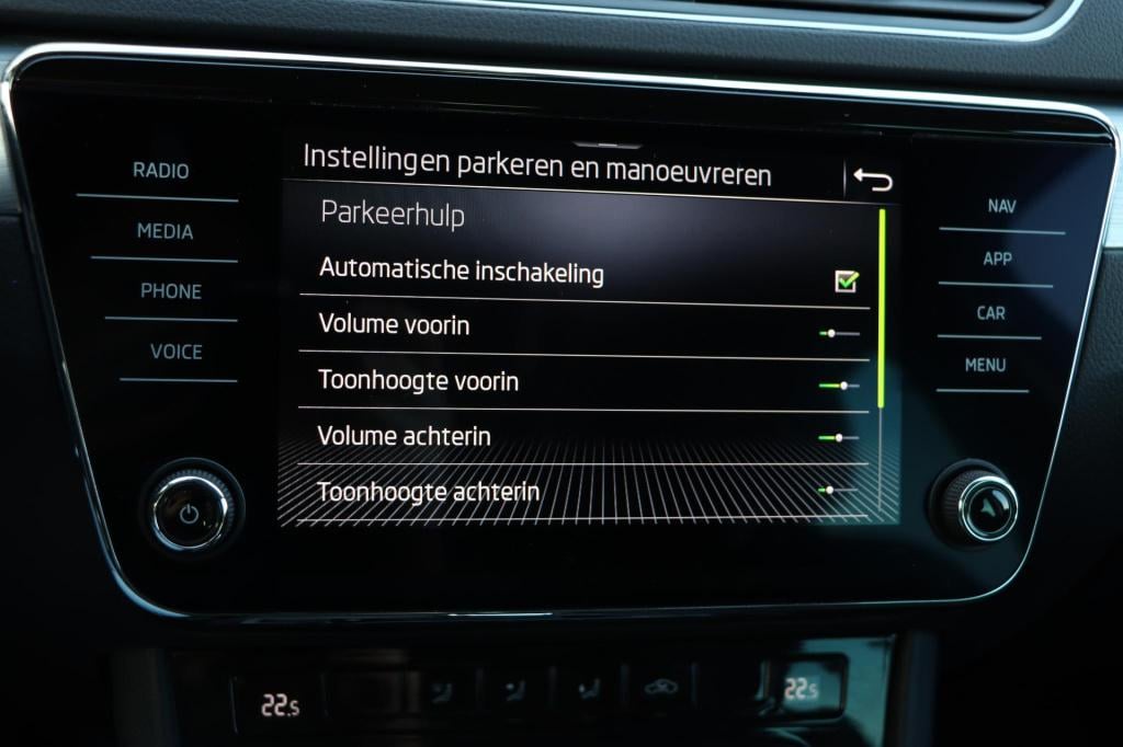 Skoda Superb combi 1.5 tsi act business edition 150pk