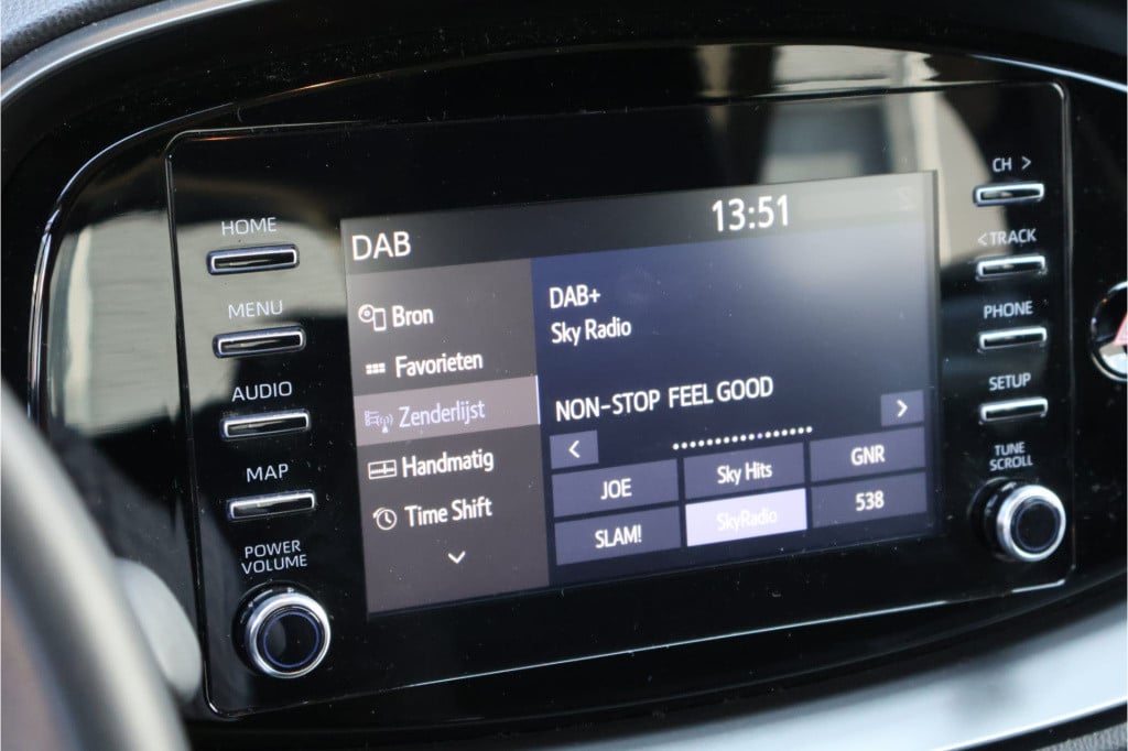 Toyota Aygo x 1.0 vvt-i mt play i achteruitrij camera i acc i airco i apple