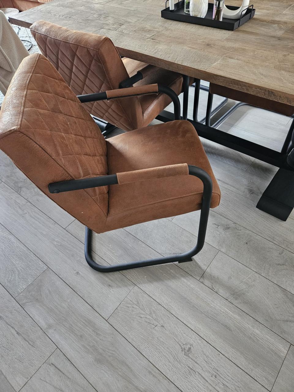 Prachtige eethoek aangeboden