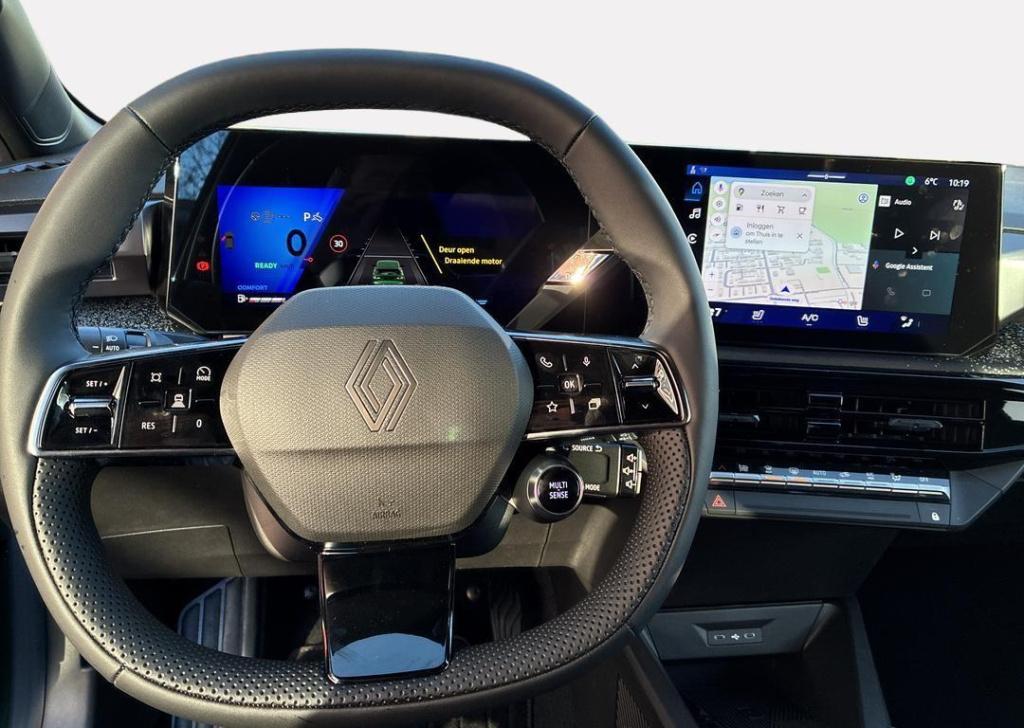 Renault Clio 1.8 hybrid 160 techno - demo