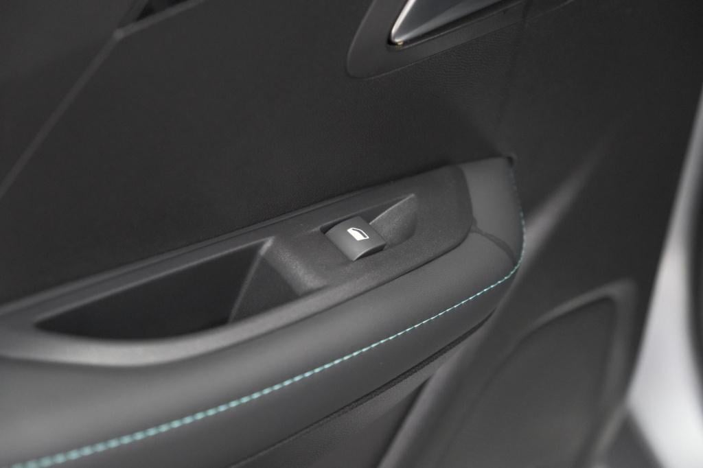 Peugeot 208 puretech 100 allure | navigatie | parkeersensoren | apple carpl