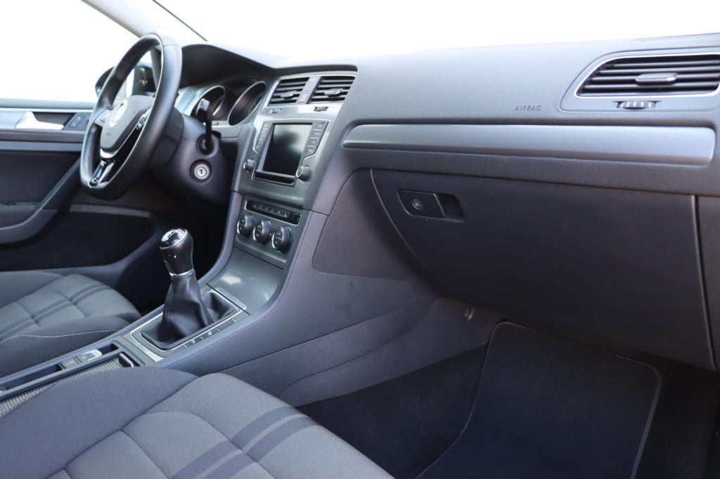 Volkswagen Golf 1.2 tsi business edition r connected