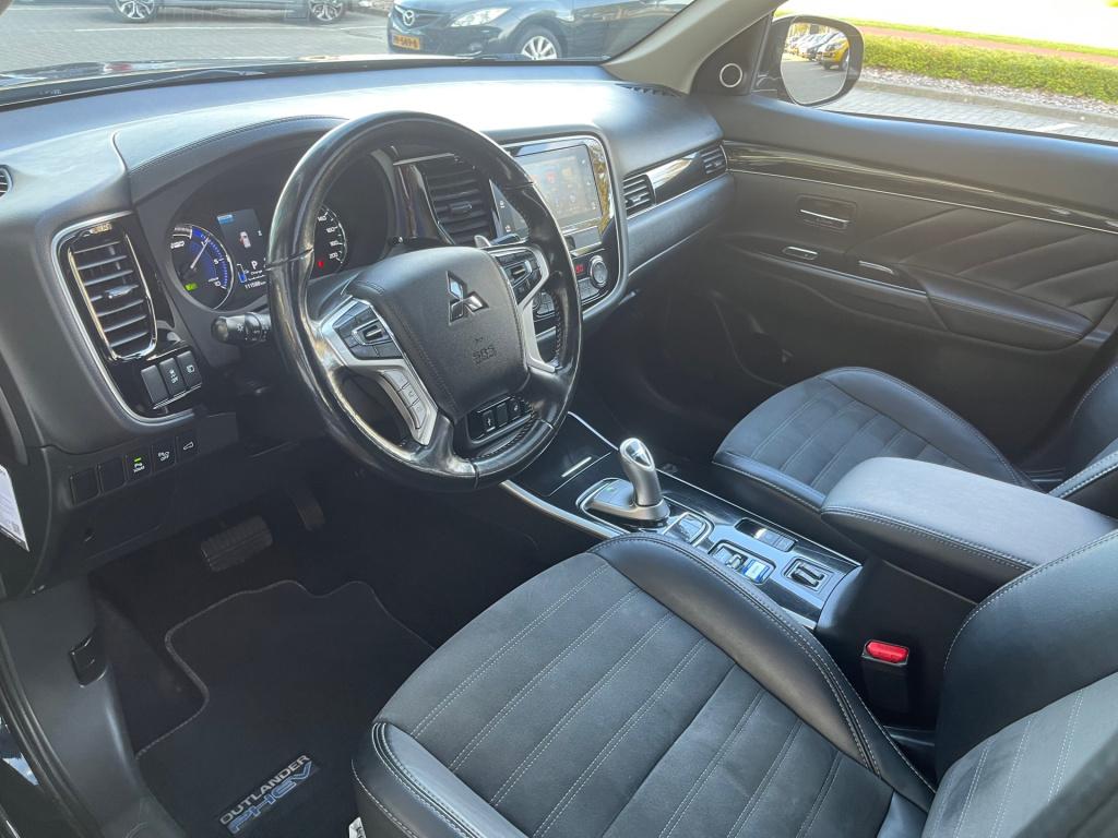 Mitsubishi Outlander 2.4 phev intense+|trekhaak|schuif-/kanteldak|rijklaar