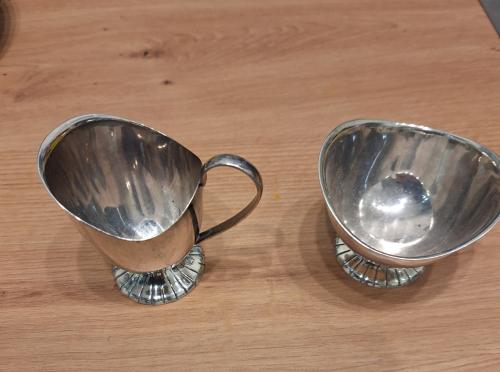 Suikerpotje en melkkannetje DE