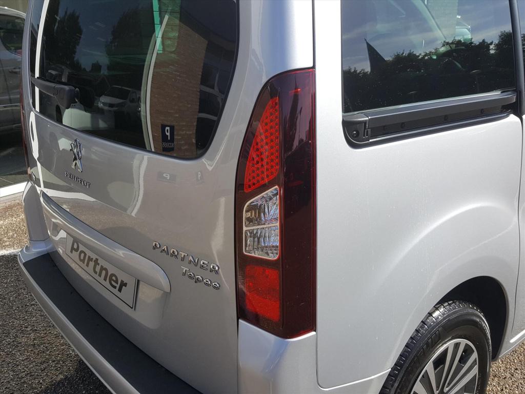 Peugeot Partner tepee 1.2 110pk active | trekhaak | apple carplay | airco |