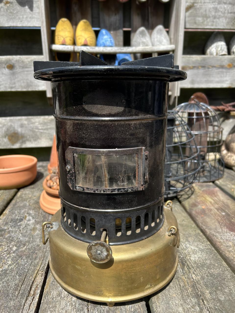 Antiek petroleumstel/kacheltje.