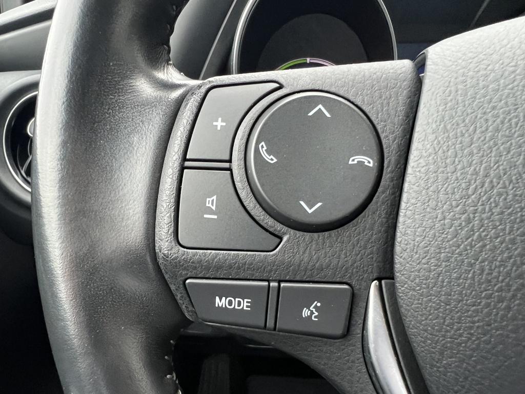 Toyota Auris 1.8 hybrid energy.