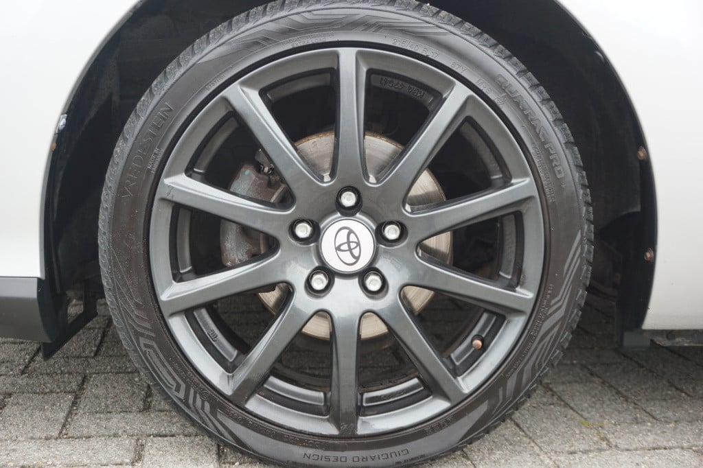 Toyota Auris 1.8 full hybrid aspiration automaat - airco / navi / cruise / 