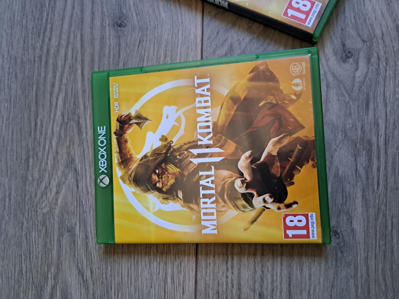 Xbox one S met 2 games