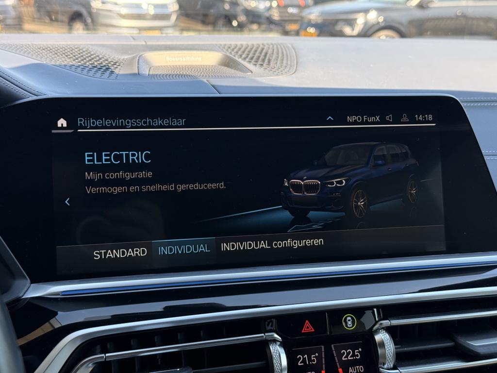 BMW X5 xdrive45e m-sport individual | b&o | sky lounge | luchtvering | mass