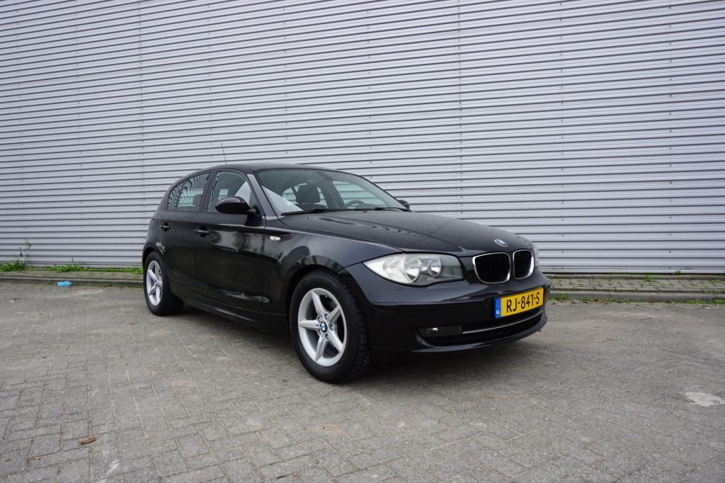 BMW 1 Serie 116i airco / elektr. ramen / parkeers. / lm velgen / apk t/m 09