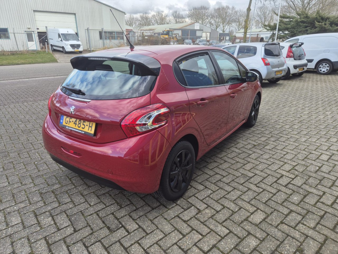 Peugeot 208 1.0 Pure Tech LIKE 5deurs bj:2015 airco apk 2026 !!