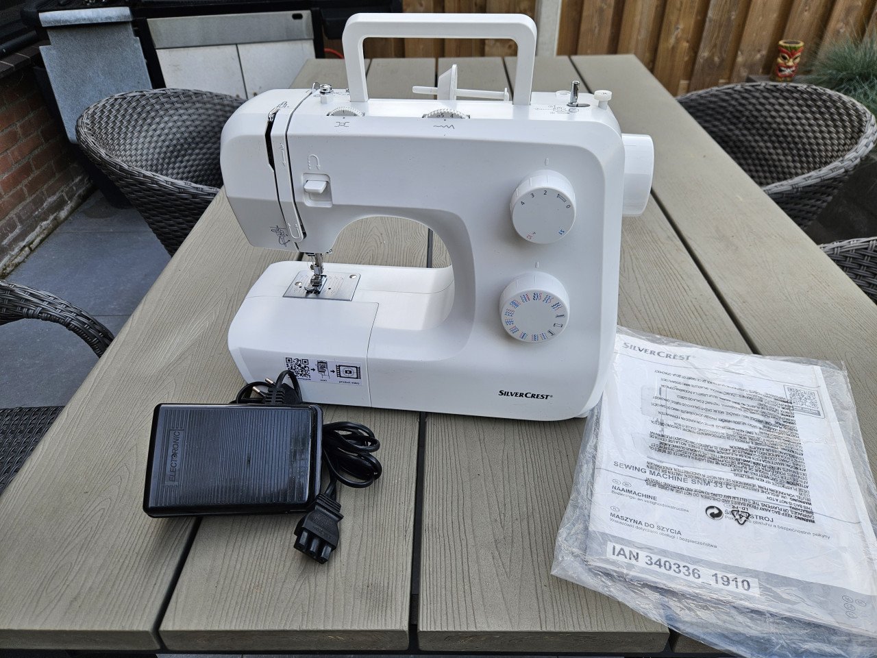 Zgan complete werkende Naaimachine silvercrest SNM 33....