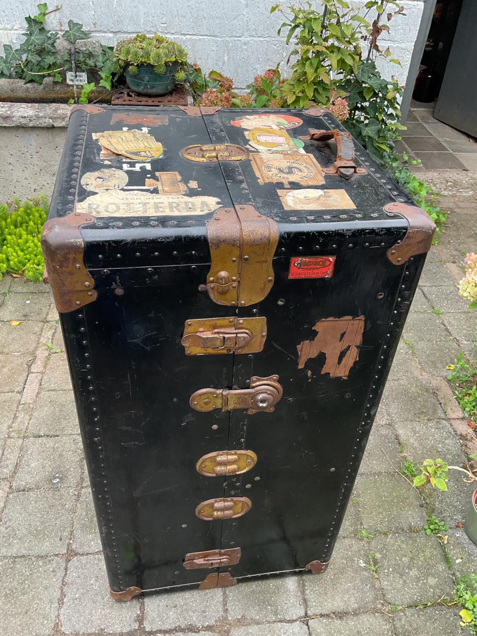 Oude kisten en koffers