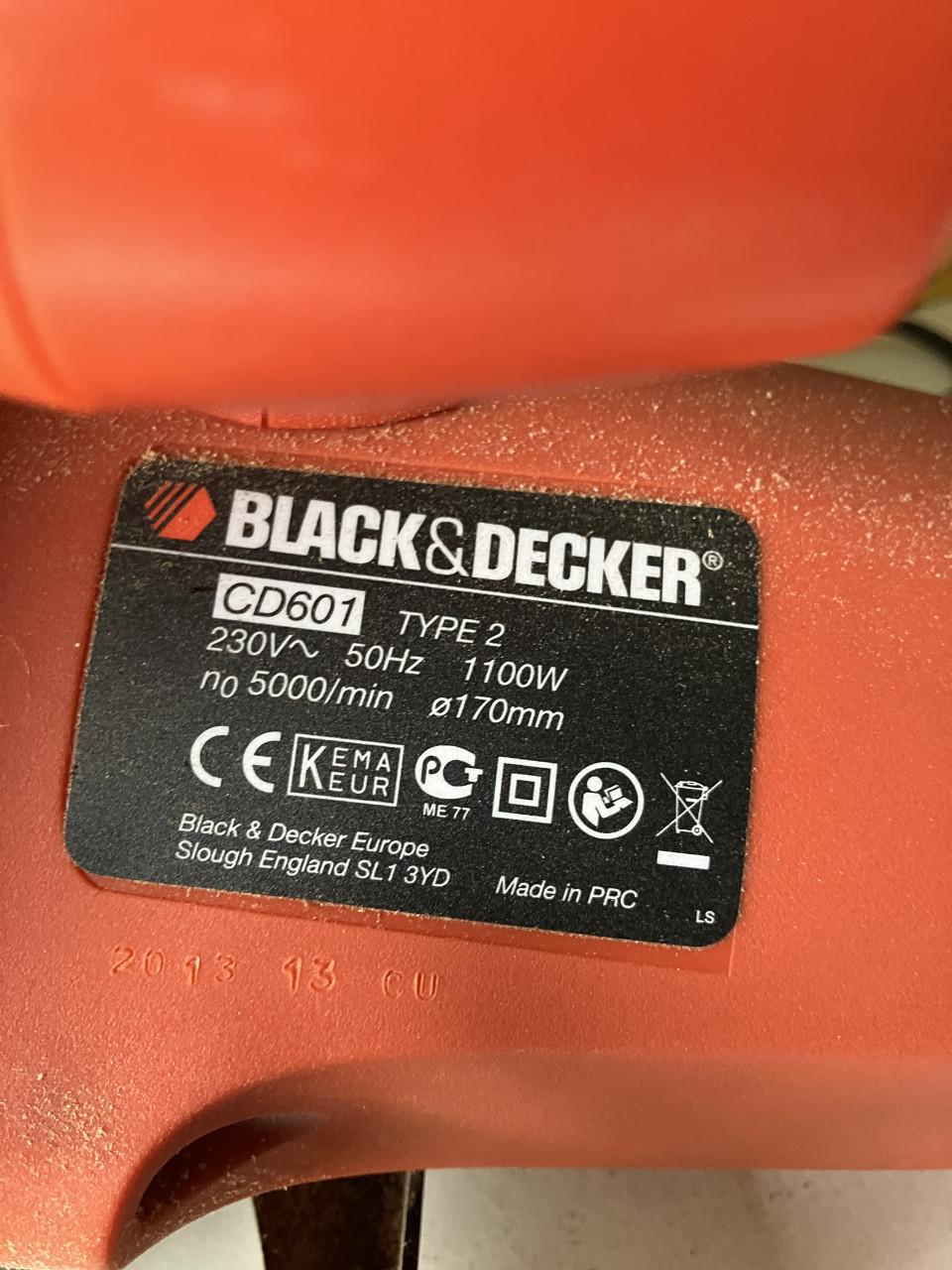 Te koop in goede staat een Black en Decker zaagmachine