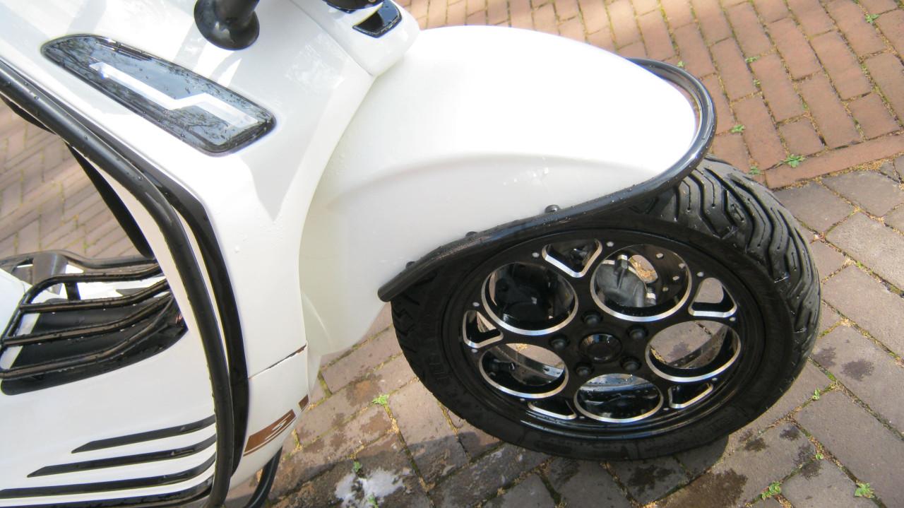 TE KOOP VESPA SPRINT IGET UIT NOVEMBER 2021  VOOR 2950 EURO
