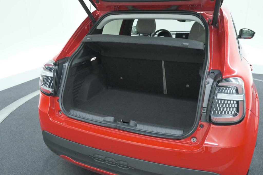 Fiat 600 1.2 hybrid 110 la prima | elektrische achterklep | adaptieve cruis