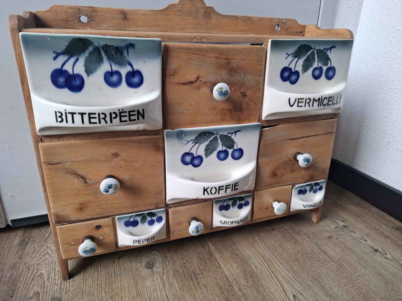 Brocant kruidenkastje