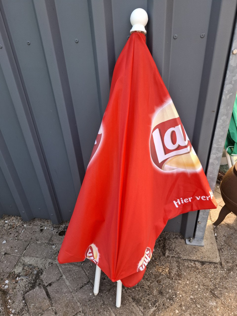Parasol lays
