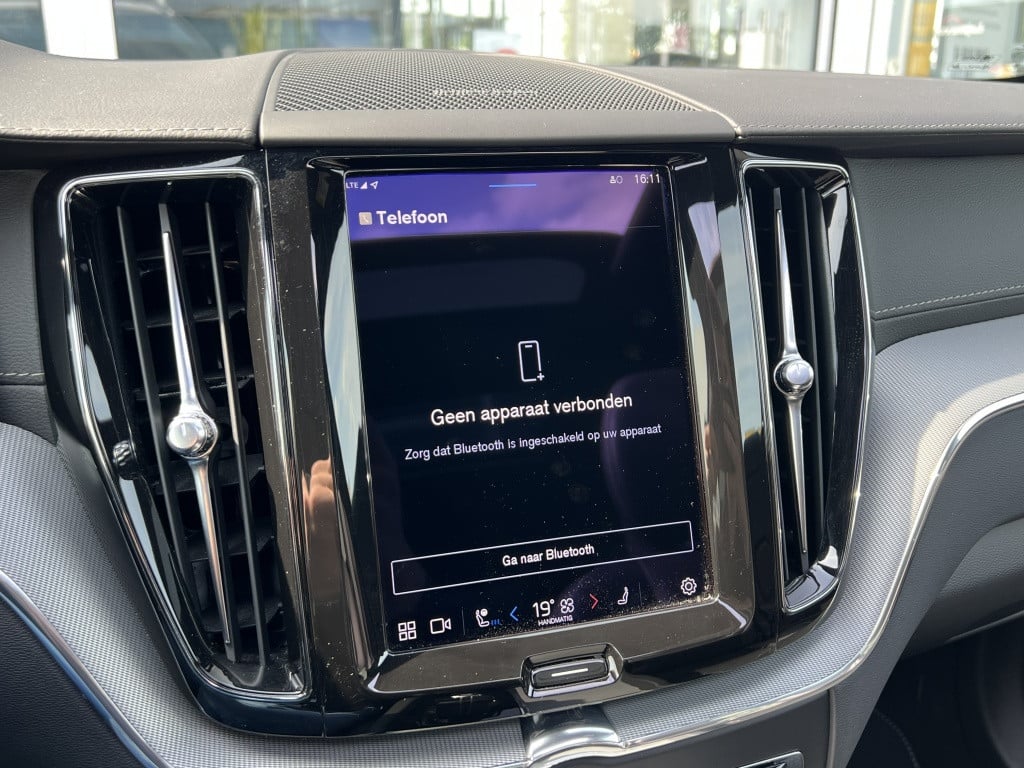Volvo XC60 t6 340pk recharge r-design| luchtvering| panodak| adap.cruise| 3
