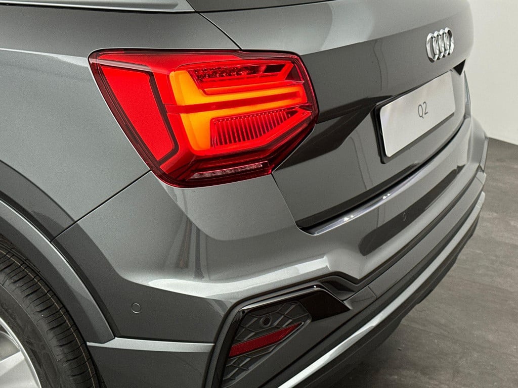 Audi Q2 s edition 35 tfsi 110 kw / 150 pk hatchback 7 vers